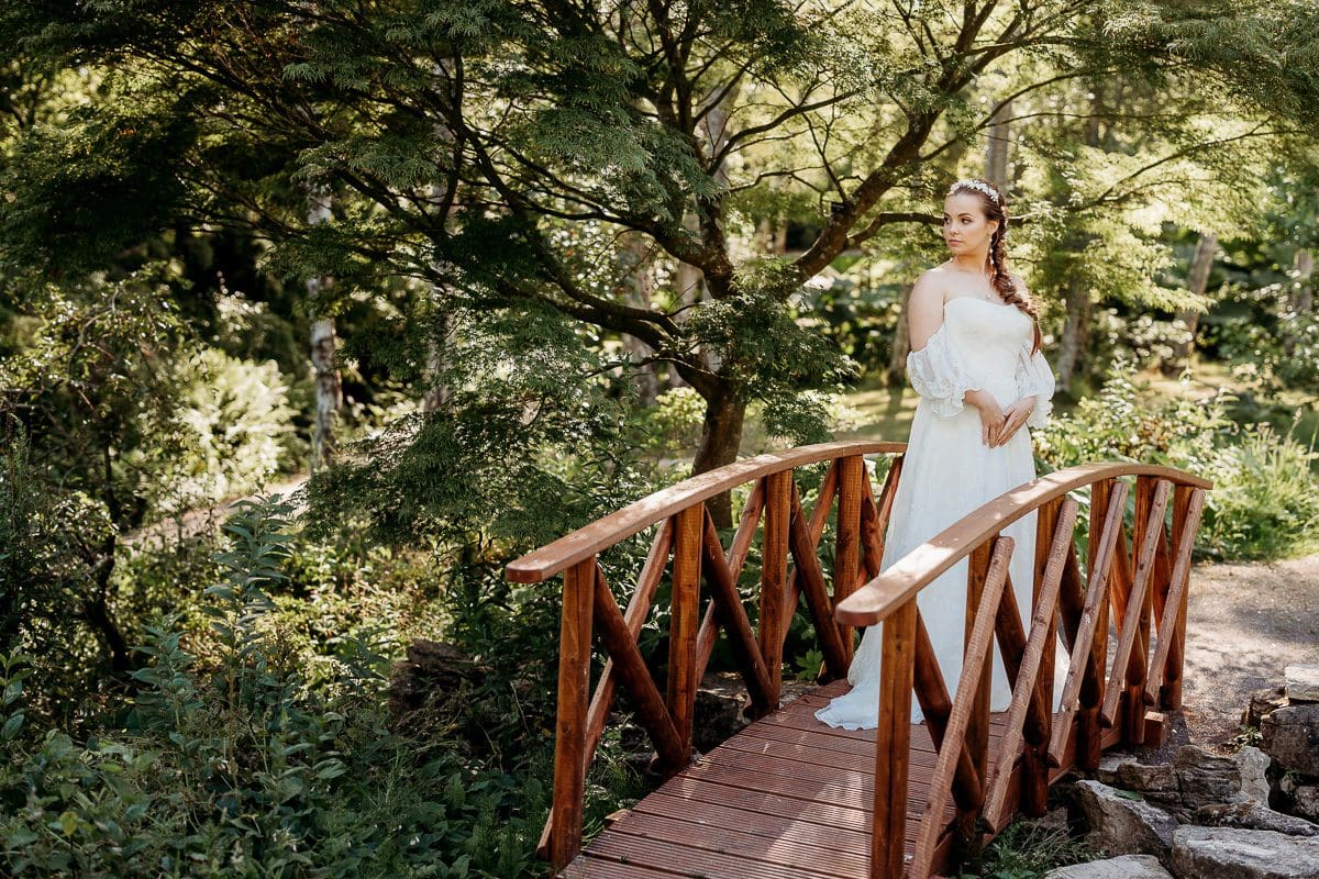 bride on bridge